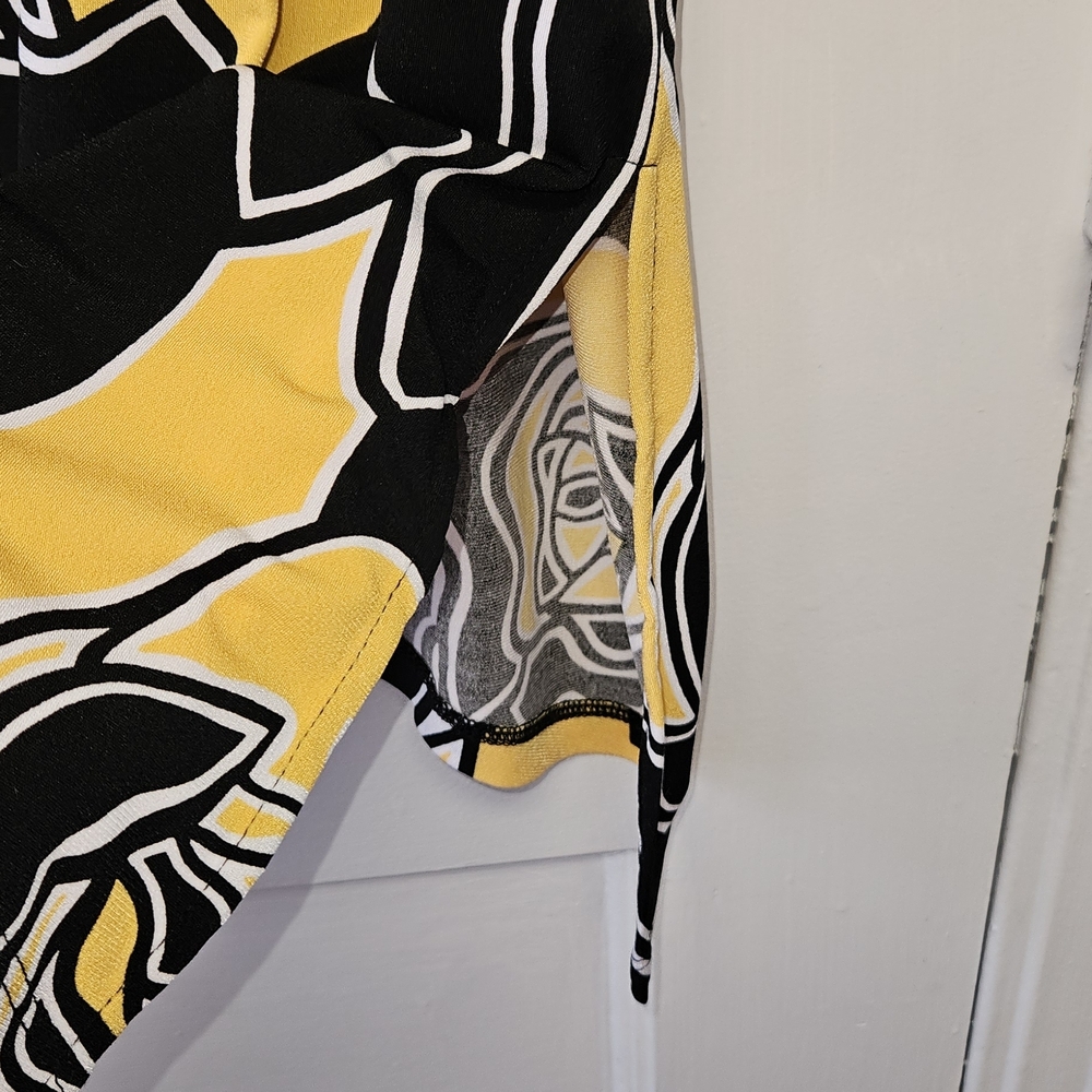 Susan Graver Black and Yellow Floral Tunic 2X - Picture 7 of 8